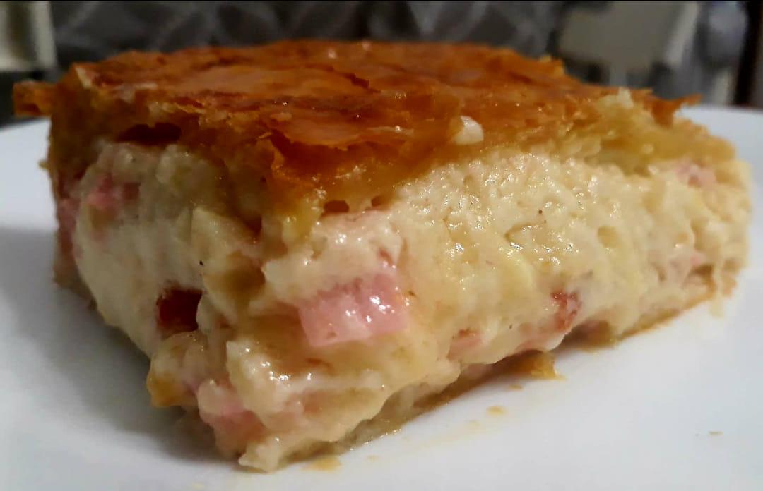 Ζαμπονοκασερόπιτα με σφολιάτα,ντομάτα και κρέμα γάλακτος