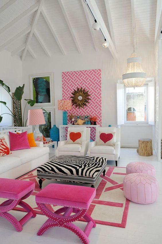 Οι τάσεις που θα κυριαρχήσουν στην διακόσμηση το 2021: Ροζ, κόκκινα και φούξια χρώματα  στα έπιπλα και στους τοίχους στο σαλόνι ιδέες 