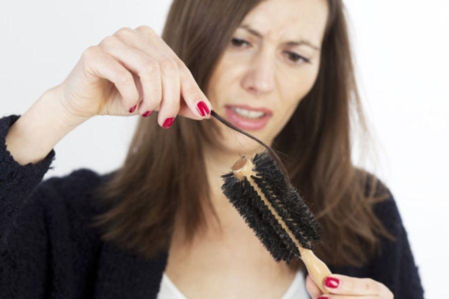 Προβλήματα υγείας που προκαλεί η ανθυγιεινή διατροφή: αυξημένη απώλεια μαλλιών 