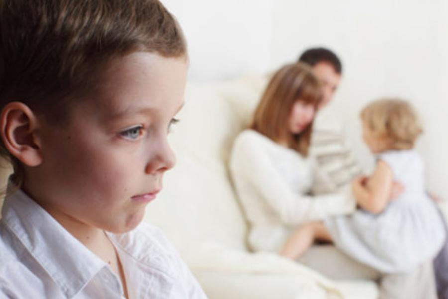 Αντιζηλία ανάμεσα στα παιδιά: Γιατί τα αδέρφια έχουν αντιζηλία & πως την αντιμετωπίζουμε;