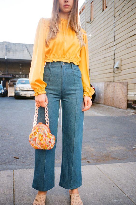 Τάσεις στα γυναικεία jean παντελόνια: γαλάζιο jean παντελόνι σε ίσια γραμμή