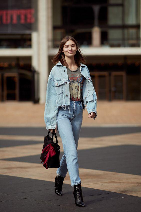 Double denim look: Jean παντελόνι με jean ζακέτα και t-shirt