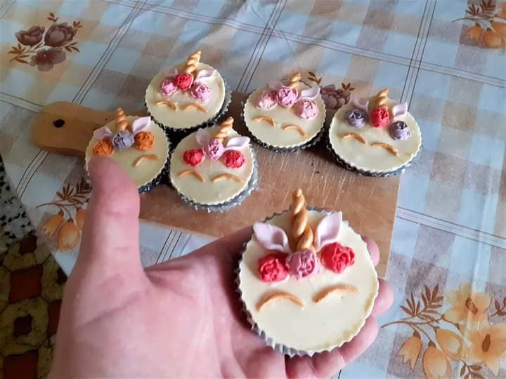 συνταγή για Κεράσματα με μπισκότα OREO και λευκή σοκολάτα συνταγή για Κεράσματα με μπισκότα OREO και λευκή σοκολάτα