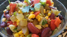 Σαλάτα με πολύχρωμα λαχανικά – Ιδανική συνταγή για δίαιτα