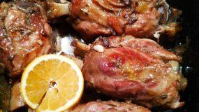 Συνταγή για υπέροχο κότσι χοιρινό στη γάστρα – Σκέτο λουκούμι