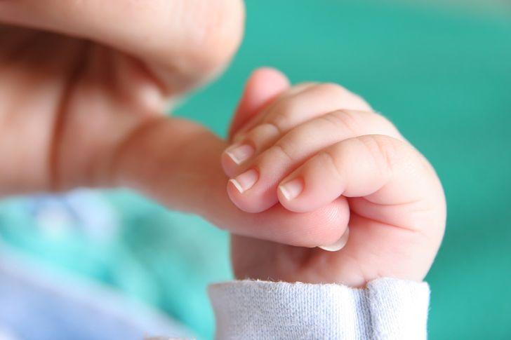 12 λάθη που όλοι οι γονείς έχουν κάνει: κόβουμε λάθος τα νύχια του μωρoύ