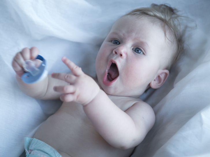 12 λάθη που όλοι οι γονείς έχουν κάνει: νομίζουμε ότι οι πιπίλες κάνουν κακό 12 λάθη που όλοι οι γονείς έχουν κάνει: νομίζουμε ότι οι πιπίλες κάνουν κακό