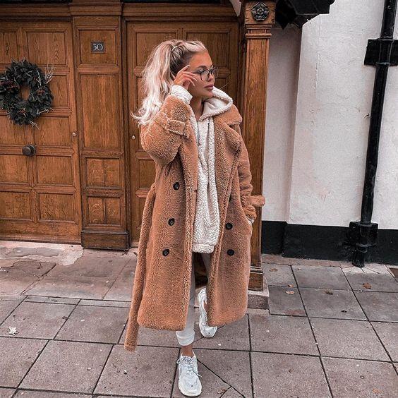 Tedy bear coat: casual μπεζ γούνινο παλτό 