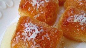 Σιροπιαστά γλυκάκια καρύδας – Πανεύκολα & μέσα στην γλύκα
