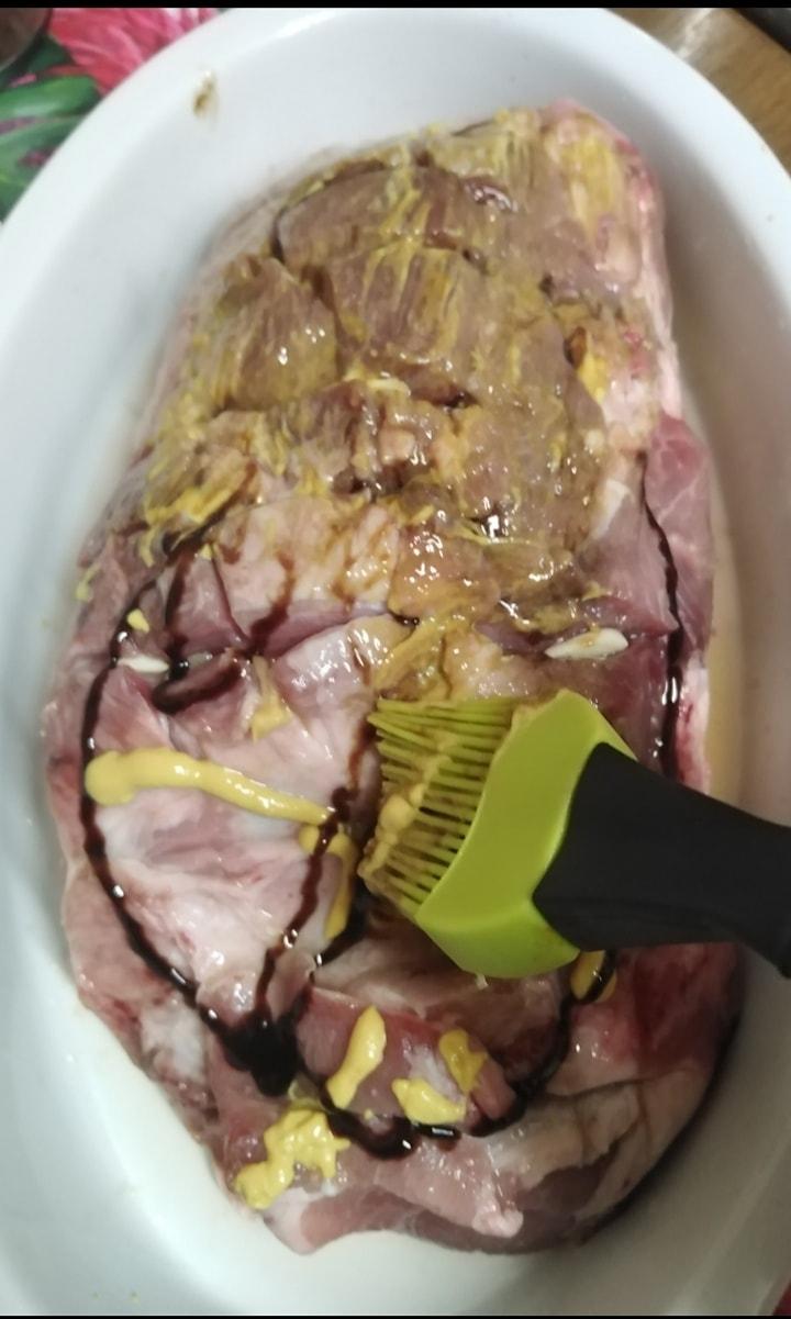 Χοιρινή σπάλα στον φούρνο συνταγή