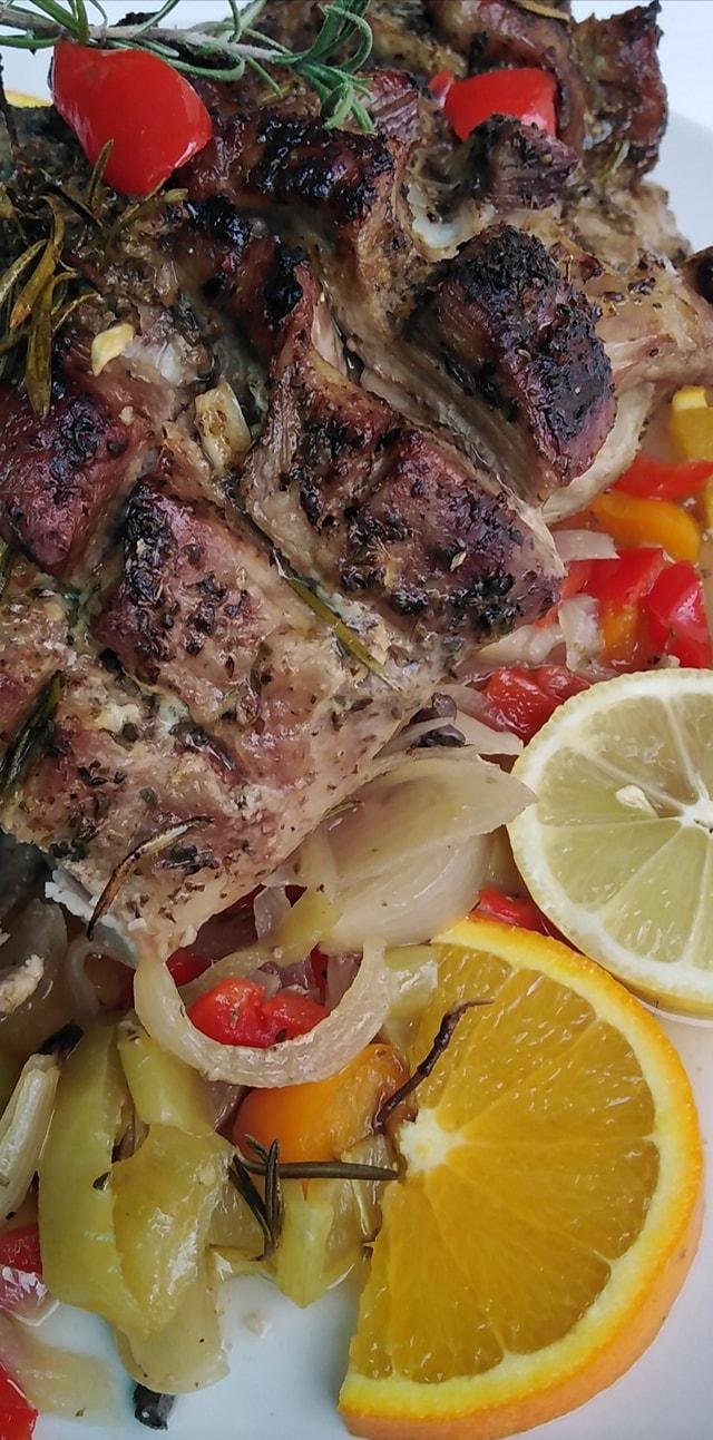 Χοιρινή σπάλα στον φούρνο συνταγή