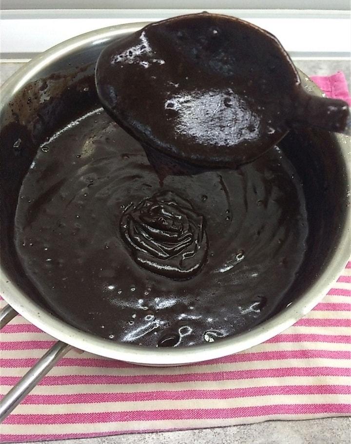 Νόστιμος κορμός σοκολάτας με ριγέ σχέδιο συνταγή 