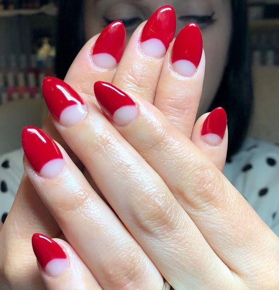 Τα trends στα νύχια για το Φθινόπωρο & τον Χειμώνα 2020 - 2021 Half-Moon Nails κόκκινο Τα trends στα νύχια για το Φθινόπωρο & τον Χειμώνα 2020 - 2021 Half-Moon Nails κόκκινο
