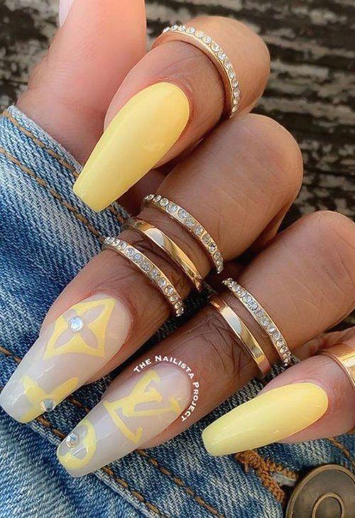 Τα trends στα νύχια για το Φθινόπωρο & τον Χειμώνα 2020 - 2021 Ballerina nails μπανανί χρώμα με σχέδια Τα trends στα νύχια για το Φθινόπωρο & τον Χειμώνα 2020 - 2021 Ballerina nails μπανανί χρώμα με σχέδια
