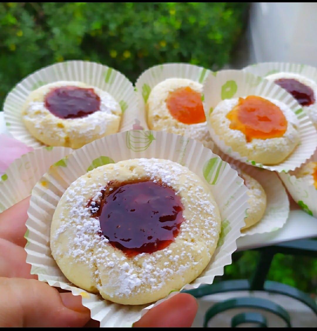 Μπισκότα βουτύρου γεμιστά με μαρμελάδα από την Γκόλφω Νικολού