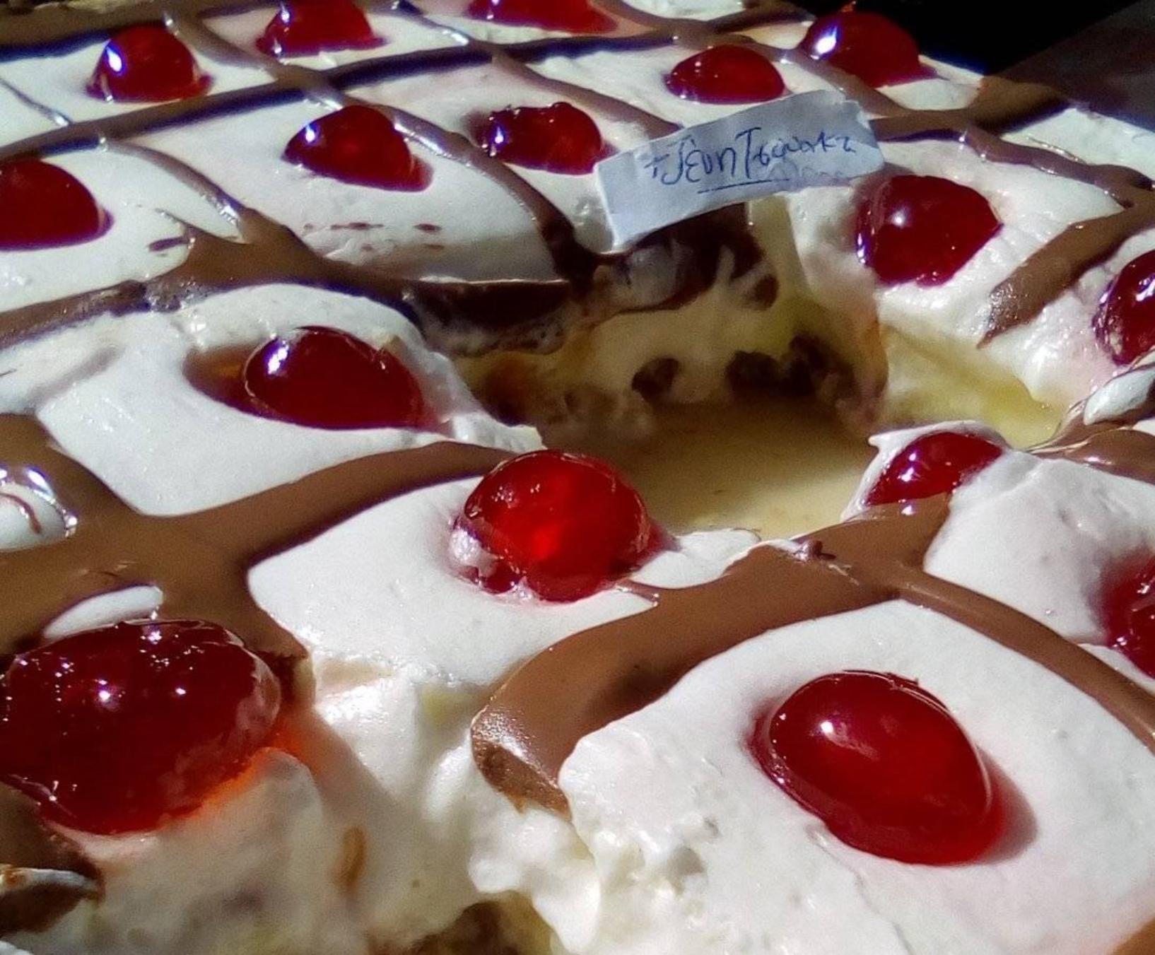 Δίχρωμο γλυκό ψυγείου με φρυγανιές