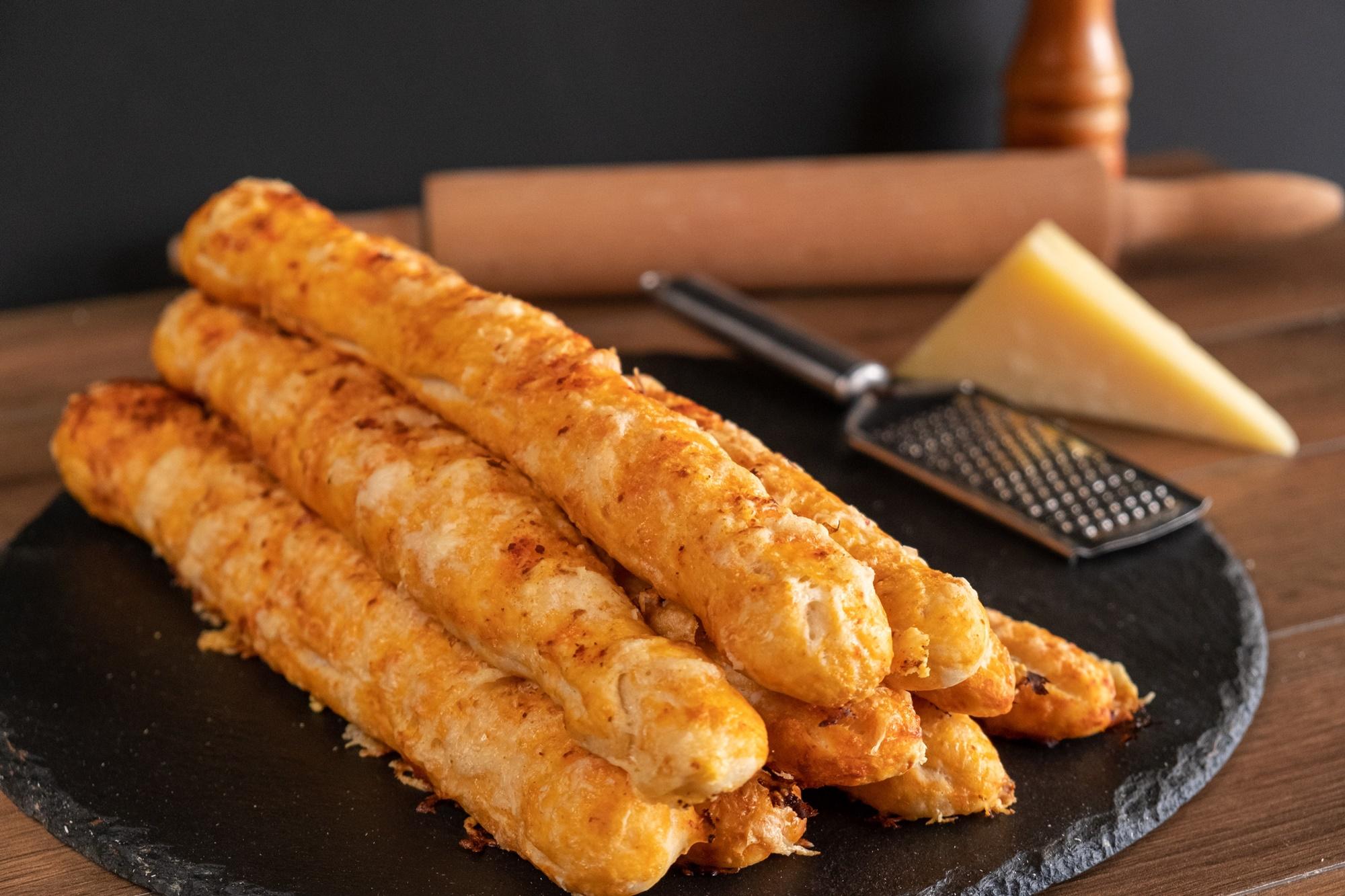 Μαλακά κριτσίνια με γραβιέρα και πάπρικα