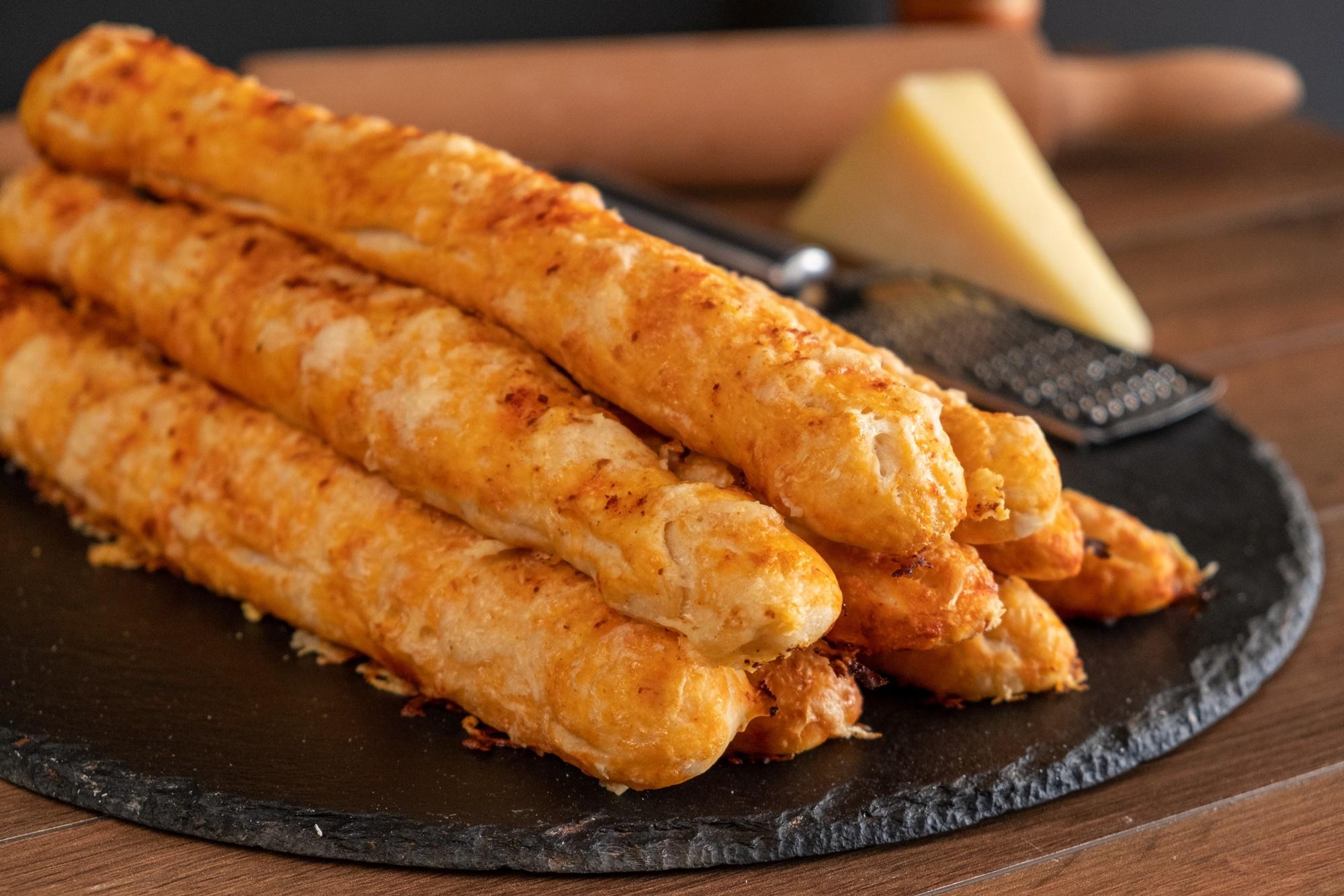 Μαλακά κριτσίνια με γραβιέρα και πάπρικα