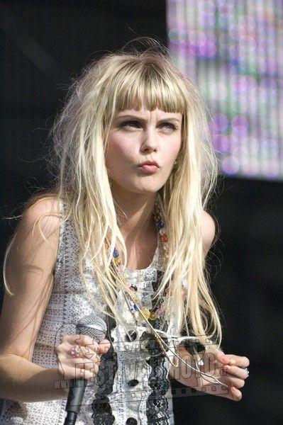 Κοντές αφέλειες: Κοντές αφέλειες σε ξανθά μακριά μαλλιά!