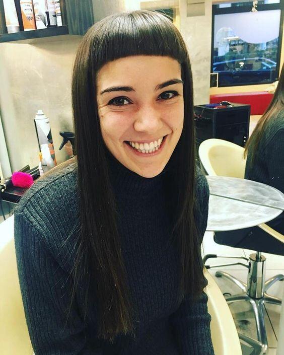 Κοντές αφέλειες: Κοντές αφέλειες σε μακριά καστανά μαλλιά