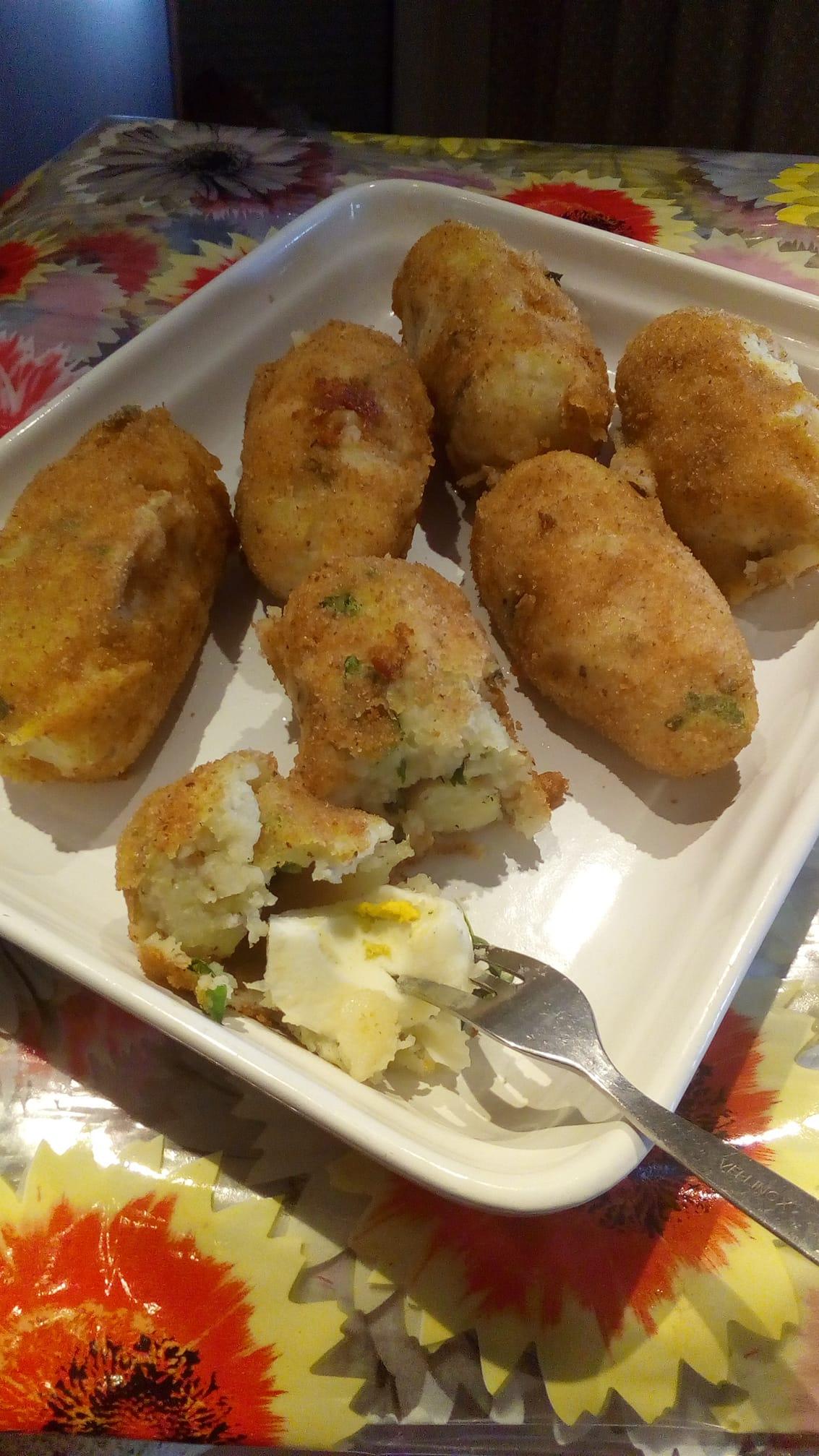 πατατοκεφτέδες γεμιστοί με αυγό συνταγή