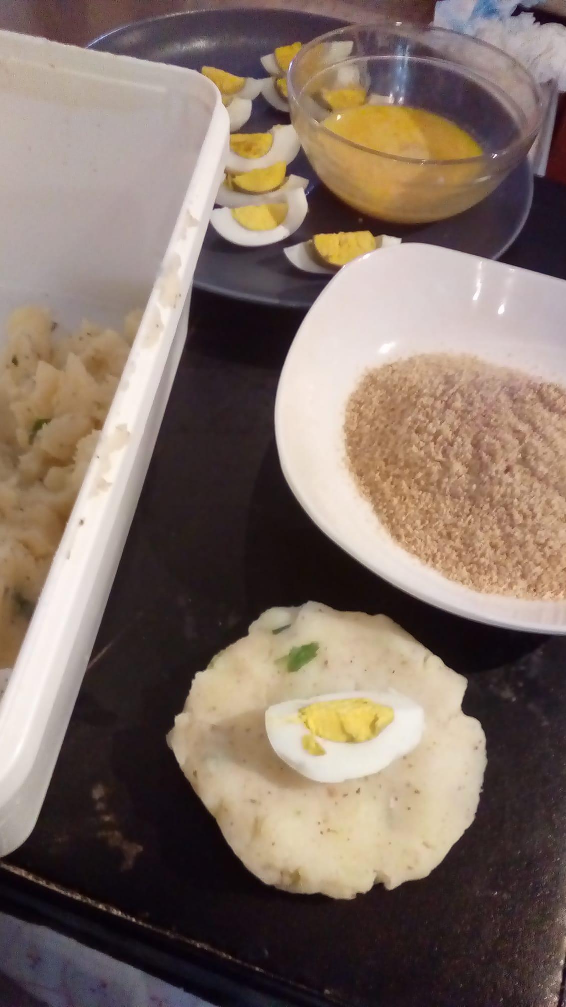 πατατοκεφτέδες γεμιστοί με αυγό συνταγή