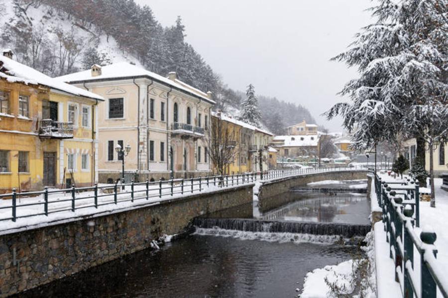 Χειμερινός προορισμός: Δες όλες τις κρυμμένες ομορφιές της Φλώρινας – Καιρός να την επισκεφθείς