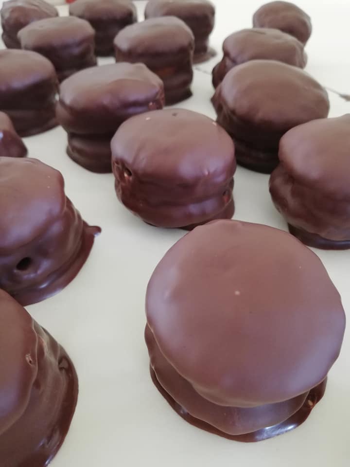 Νουά γλυκά γεμιστά με βουτυρόκρεμα 