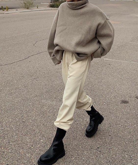 Chunky Boots: Χακί φούτερ με ζαχαρί παντελόνι Chunky Boots: Χακί φούτερ με ζαχαρί παντελόνι