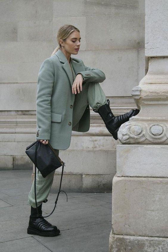 Chunky Boots: Πράσινο παντελόνι και πράσινο σακάκι Chunky Boots: Πράσινο παντελόνι και πράσινο σακάκι