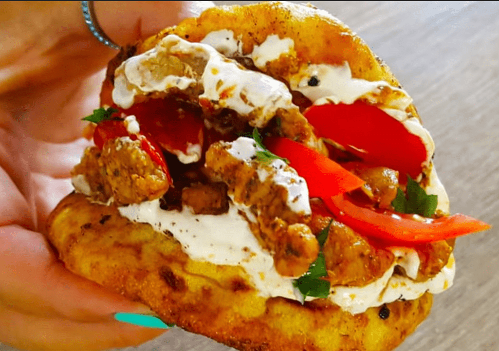 πιτόγυρα με χοίρινο σνίτσελ