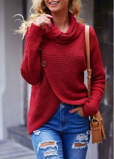 Knitwear outfit: Μπορντό πλεκτό πουλόβερ με γαλάζιο jean με σκισίματα 