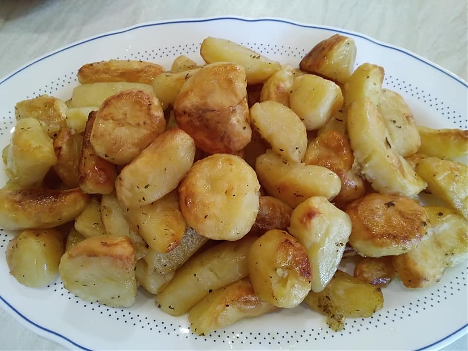 Κοτόπουλο με σκόρδο & κρασί στη γάστρα συνταγή