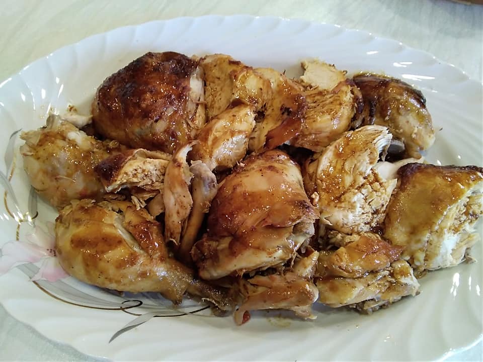 Κοτόπουλο στη γάστρα με πατάτες, σκόρδο και κρασί_ Συνταγή