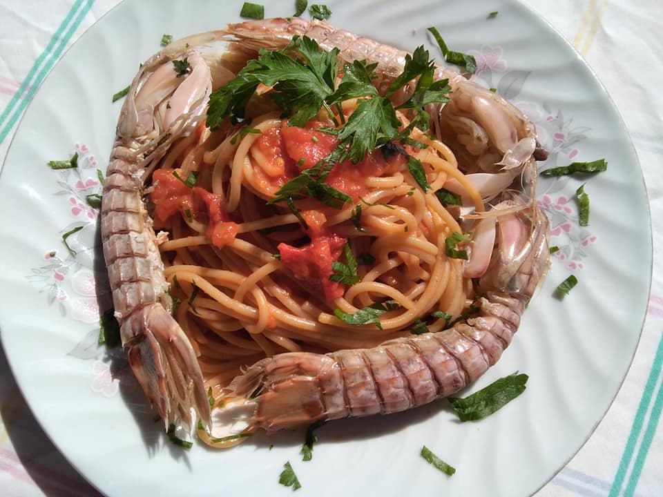 Μακαρονάδα με Κανιόκες συνταγή Μακαρονάδα με Κανιόκες συνταγή