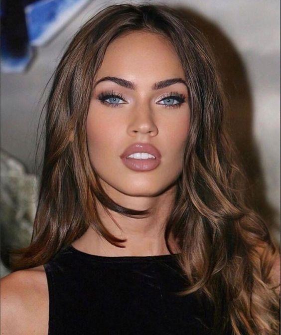 Έντονα κραγιόν στα χείλη: Μπεζ lip gloss 