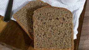 Φτιάξτε σπιτικό ψωμί του τοστ με αλεύρι ολικής άλεσης