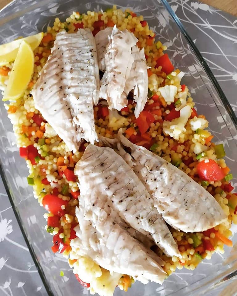 φιλέτο τσιπούρας με σαλάτα κουσκούς και λαχανικά 