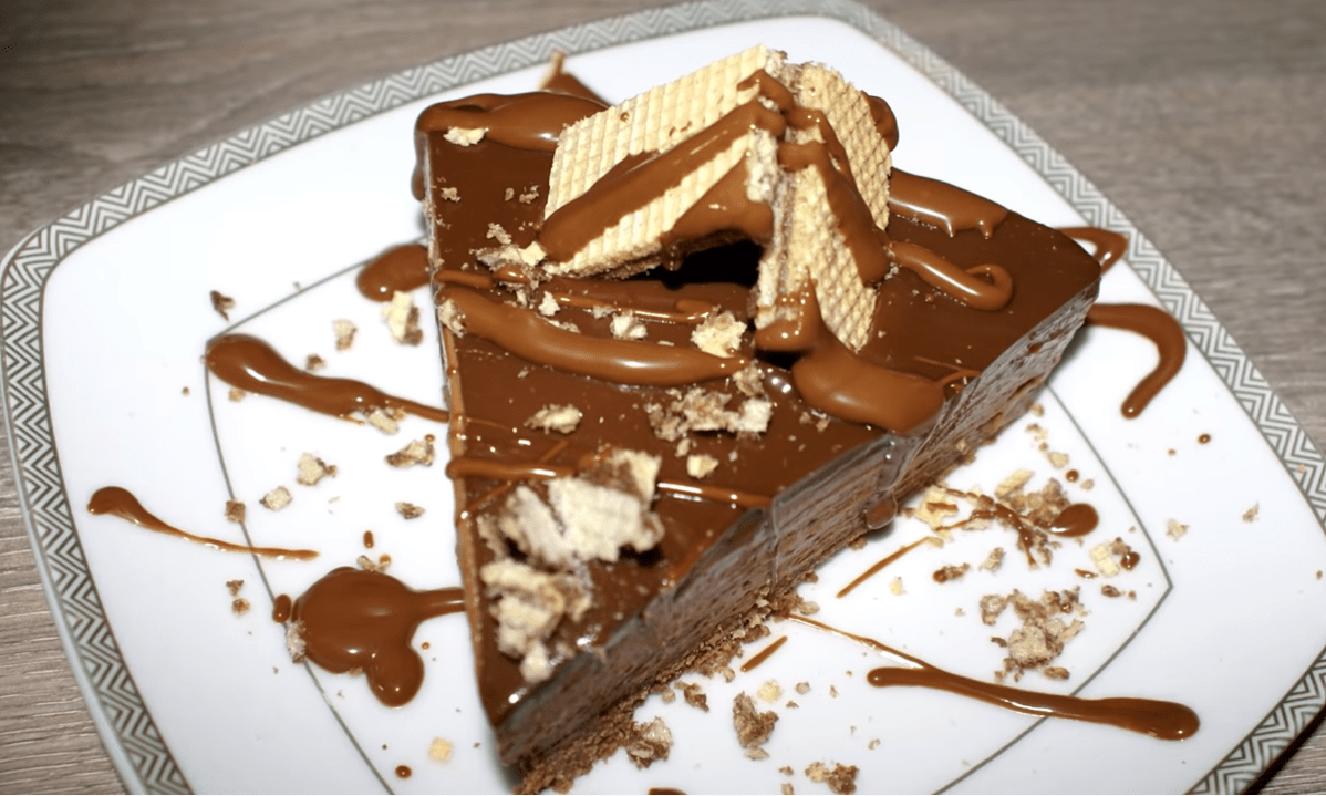 Τούρτα Πραλίνα Φουντουκιού με Βάφλα Γκοφρέτας