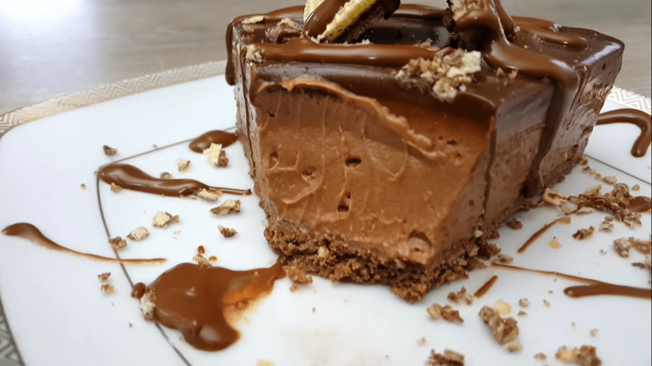 Τούρτα Πραλίνα Φουντουκιού με Βάφλα Γκοφρέτας