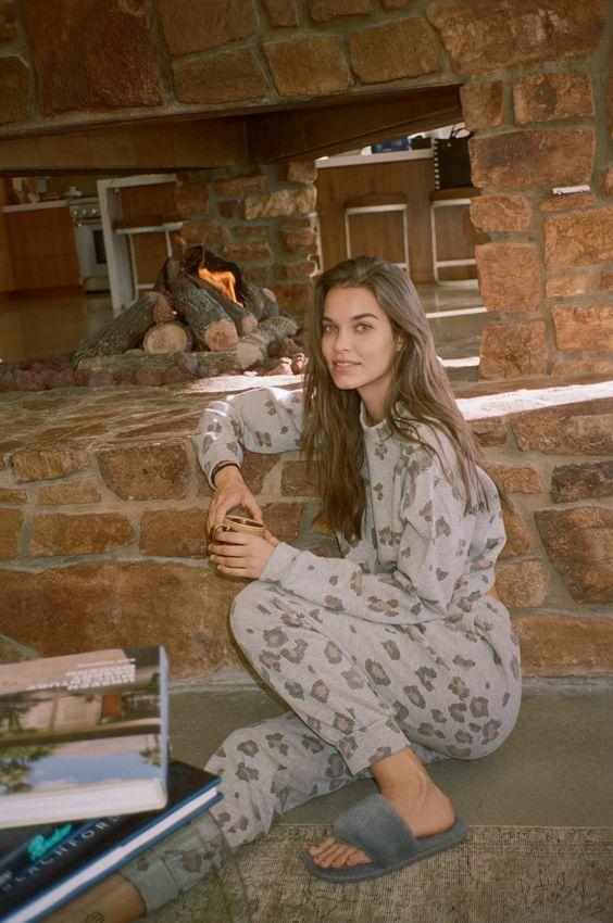 Ιδέες για γυναικείες παντόφλες: Γκρι χειμωνιάτικες παντόφλες 