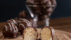 Γεμιστά σοκολατάκια με μόνο 4 υλικά – Έτοιμα σε λίγα λεπτά