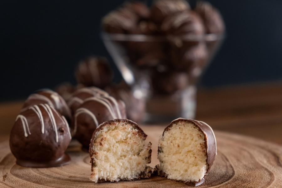 Γεμιστά σοκολατάκια με μόνο 4 υλικά – Έτοιμα σε λίγα λεπτά
