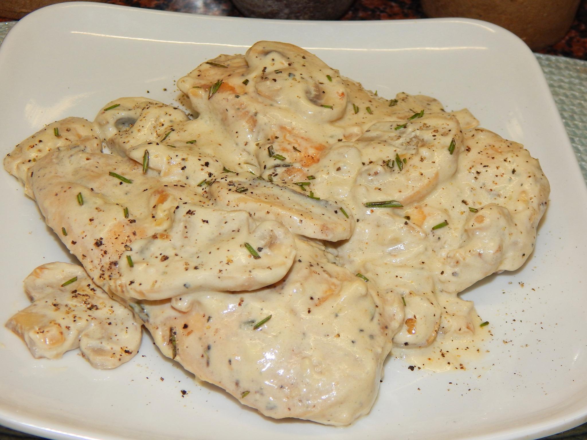 Τρυφερό φιλέτο κοτόπουλο με μπλε τυρί – Γκουρμέ απόλαυση