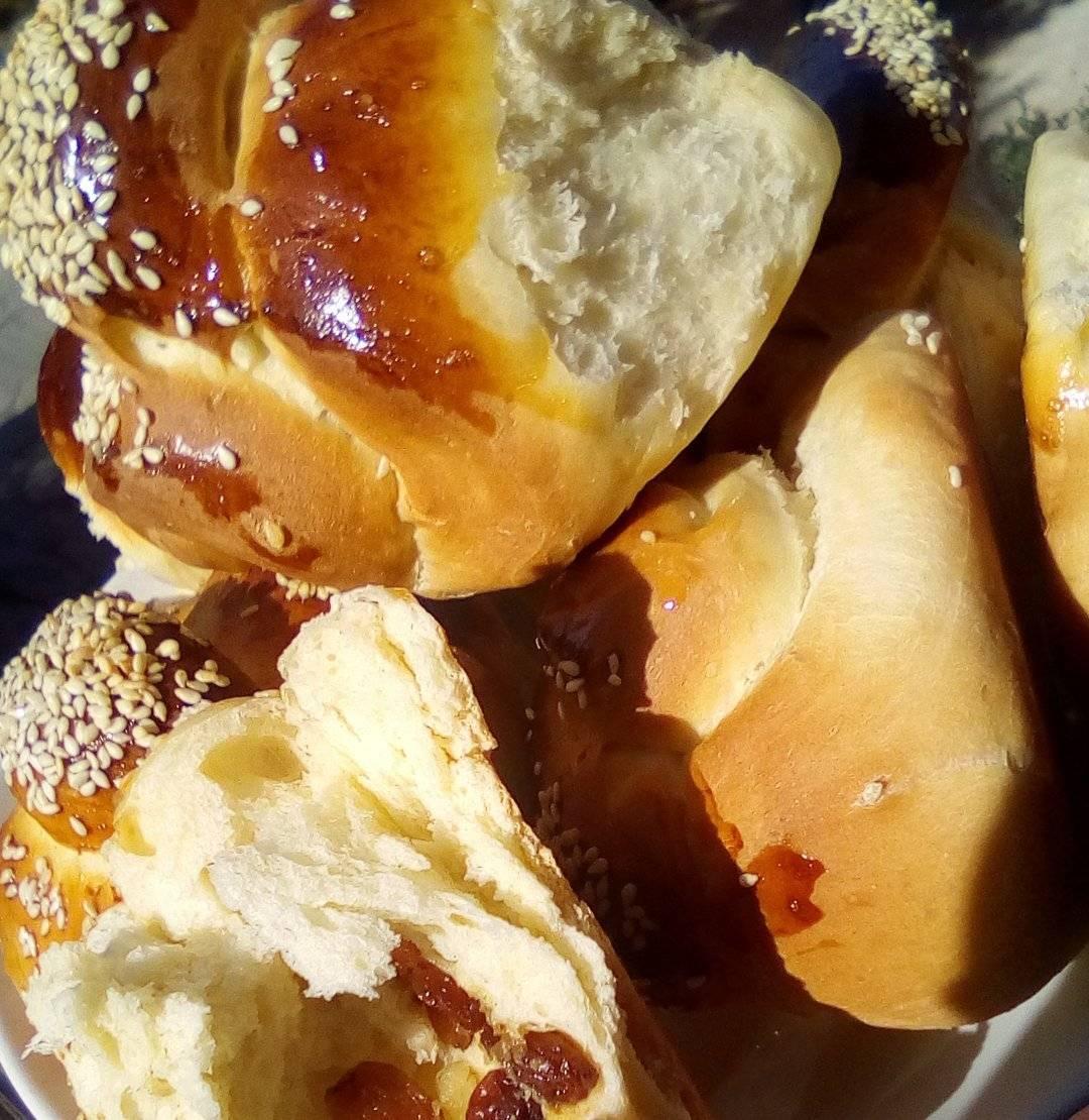 Αφράτα και λαχταριστά τσουρεκάκια για σχολικό κολατσιό