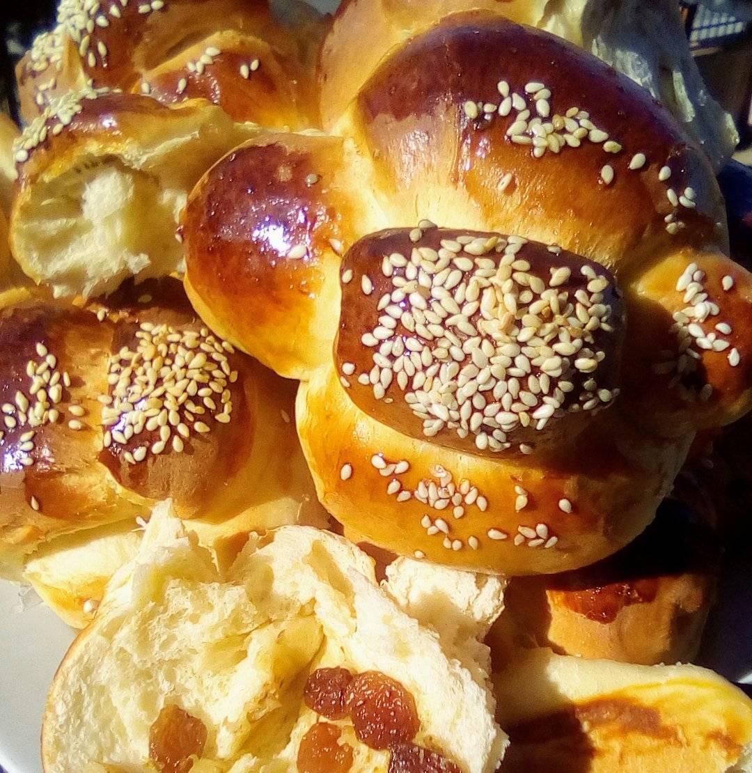 Αφράτα και λαχταριστά τσουρεκάκια για σχολικό κολατσιό