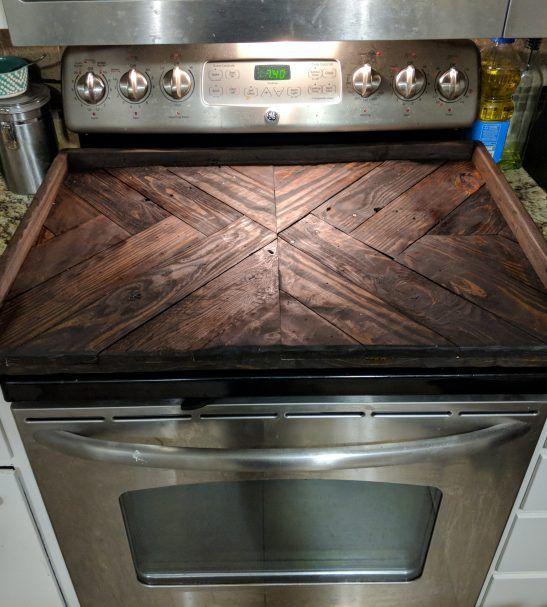 Ξύλινα καλύμματα της κουζίνας από παλιά ξύλα Ξύλινα καλύμματα της κουζίνας από παλιά ξύλα