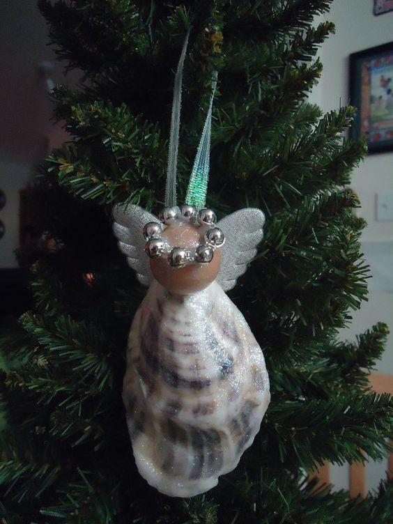 Χριστουγεννιάτικες κατασκευές: Χριστουγεννιάτικο στολίδι για το δέντρο φτιαγμένο από κοχύλι σε σχήμα αγγελάκι 