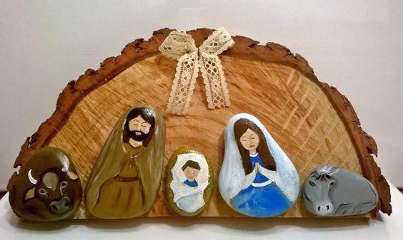 Χριστουγεννιάτικες κατασκευές: Χριστουγεννιάτικη φάτνη με βότσαλα και κορμό δέντρων Χριστουγεννιάτικες κατασκευές: Χριστουγεννιάτικη φάτνη με βότσαλα και κορμό δέντρων