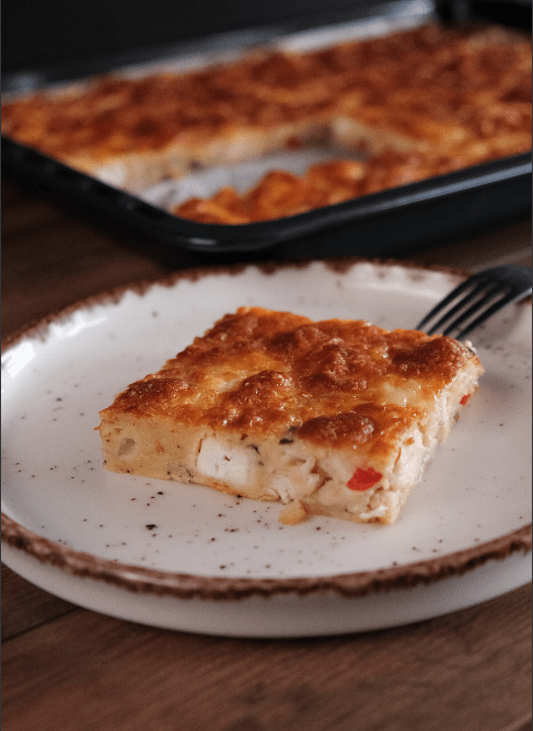 Κοτόπιτα χωρίς φύλλο με φέτα και πιπεριές 